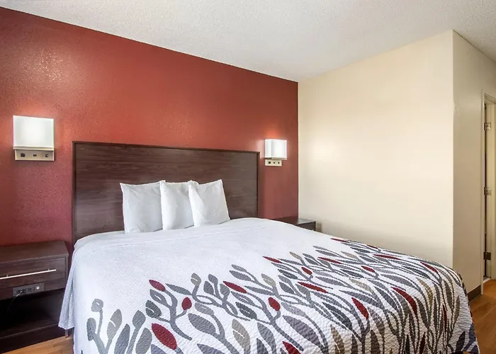 Red Roof Inn West